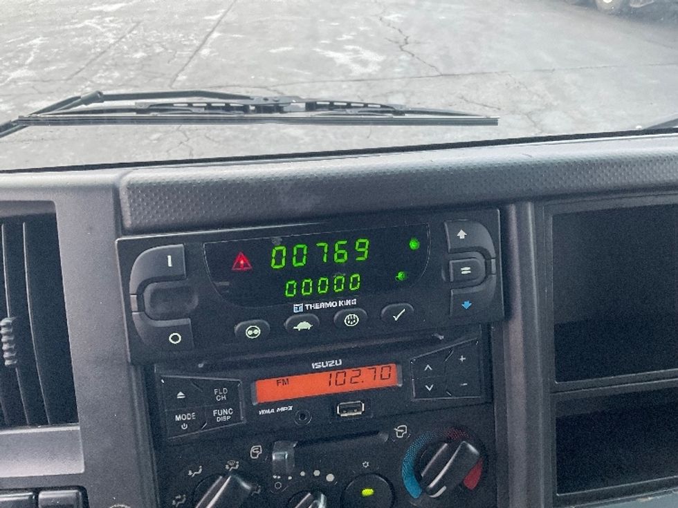 Refrigerated Truck-Light and Medium Duty Trucks-Isuzu-2016-NQR-La Mirada-CA-132,425\n\t\tmiles-$ 46,000 - Image 25