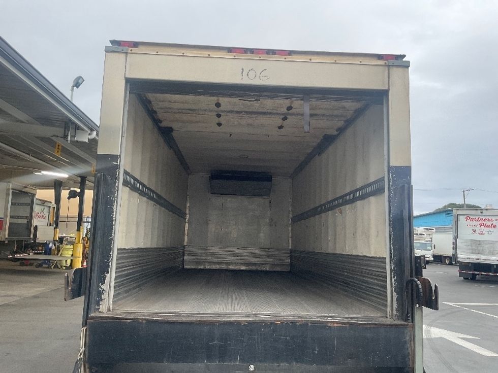 Refrigerated Truck-Light and Medium Duty Trucks-Isuzu-2016-NQR-Torrance-CA-163,893\n\t\tmiles-$ 34,000 - Image 8