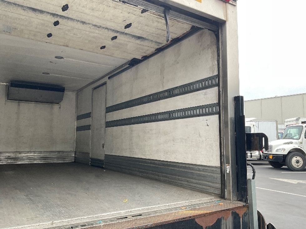 Refrigerated Truck-Light and Medium Duty Trucks-Isuzu-2016-NQR-Torrance-CA-89,741\n\t\tmiles-$ 37,750 - Image 12