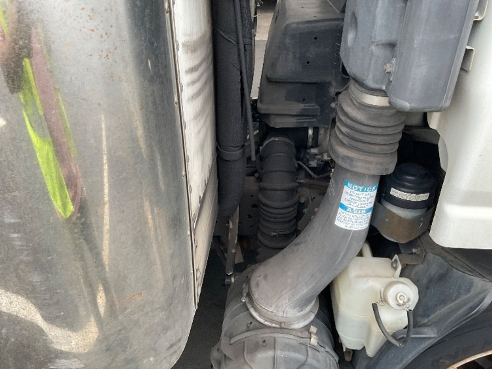 Refrigerated Truck-Light and Medium Duty Trucks-Isuzu-2016-NQR-Torrance-CA-89,741\n\t\tmiles-$ 37,750 - Image 23