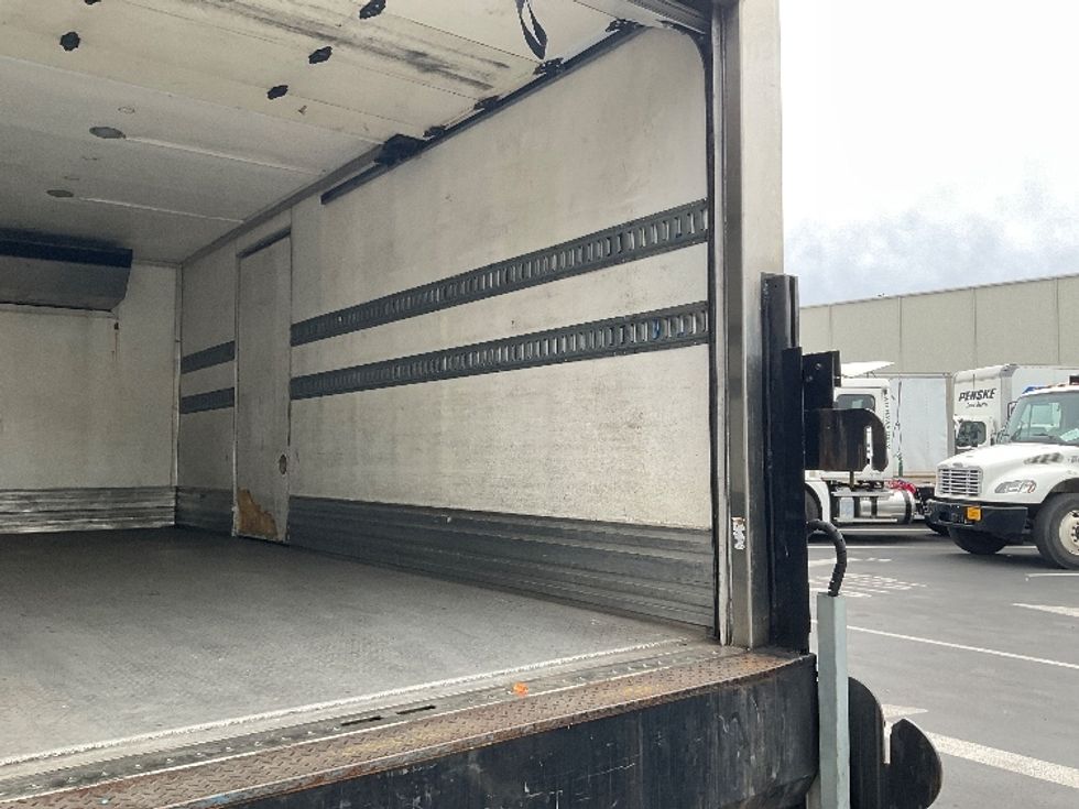 Refrigerated Truck-Light and Medium Duty Trucks-Isuzu-2016-NQR-Torrance-CA-99,637\n\t\tmiles-$ 34,750 - Image 12