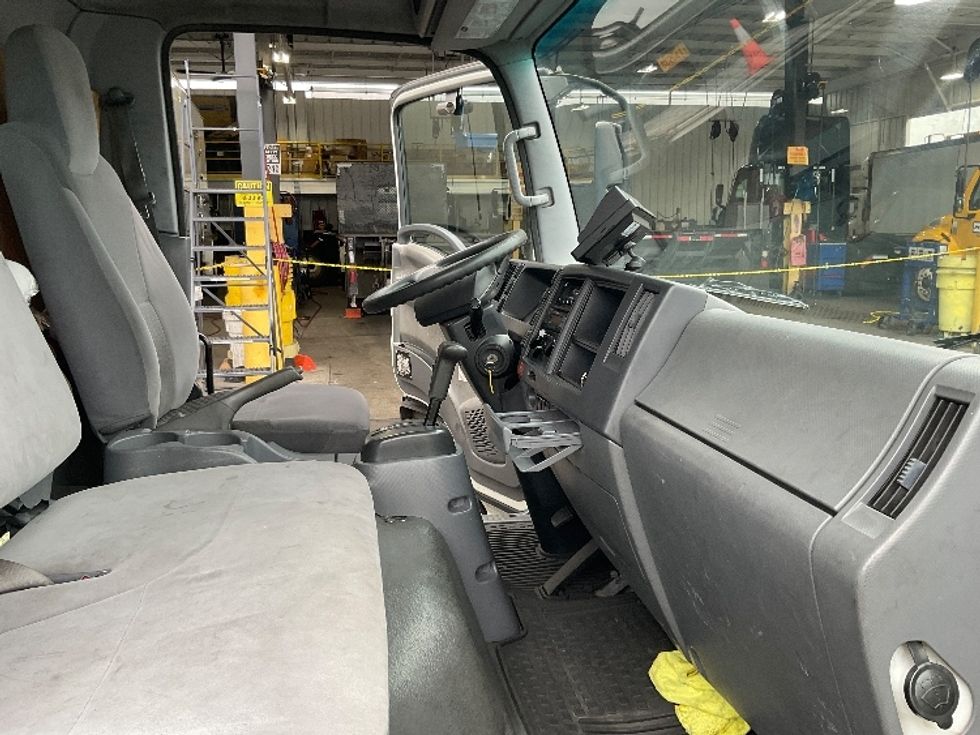 Refrigerated Truck-Light and Medium Duty Trucks-Isuzu-2016-NQR-Torrance-CA-99,637\n\t\tmiles-$ 34,750 - Image 22