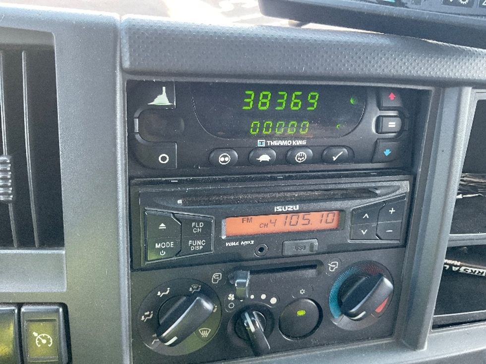 Refrigerated Truck-Light and Medium Duty Trucks-Isuzu-2016-NQR-Torrance-CA-99,637\n\t\tmiles-$ 34,750 - Image 25