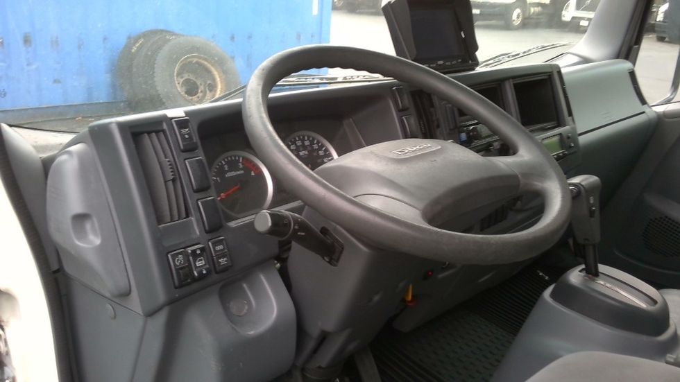 Refrigerated Truck-Light and Medium Duty Trucks-Isuzu-2016-NRR-Kent-WA-153,480\n\t\tmiles-$ 42,250 - Image 17