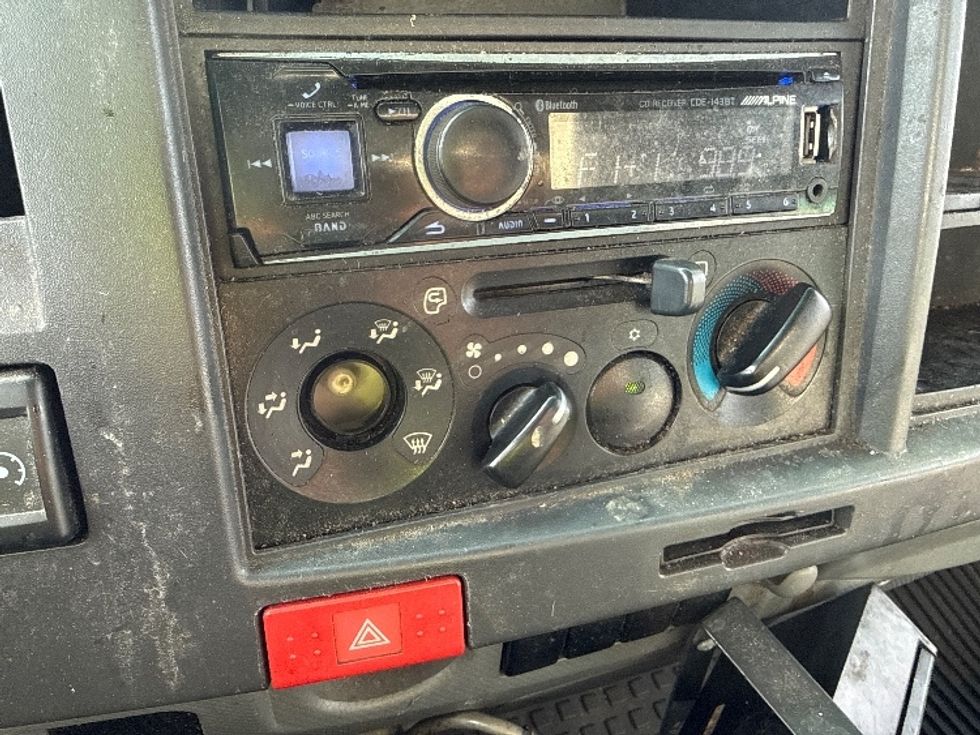 Refrigerated Truck-Light and Medium Duty Trucks-Isuzu-2017-NQR-Philadelphia-PA-169,763\n\t\tmiles-$ 26,000 - Image 24