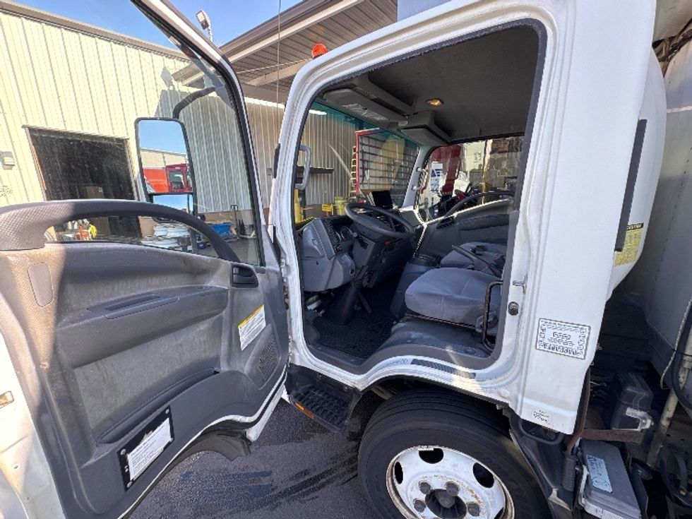 Refrigerated Truck-Light and Medium Duty Trucks-Isuzu-2017-NQR-Torrance-CA-57,767\n\t\tmiles-$ 49,750 - Image 17