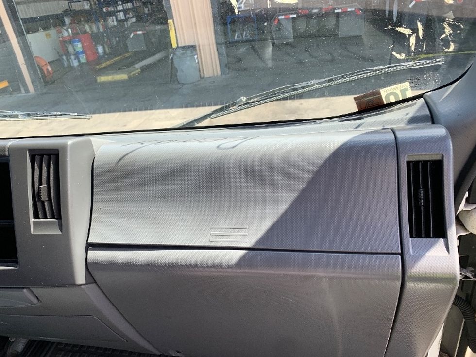 Refrigerated Truck-Light and Medium Duty Trucks-Isuzu-2017-NQR-Torrance-CA-82,199\n\t\tmiles-$ 46,500 - Image 21