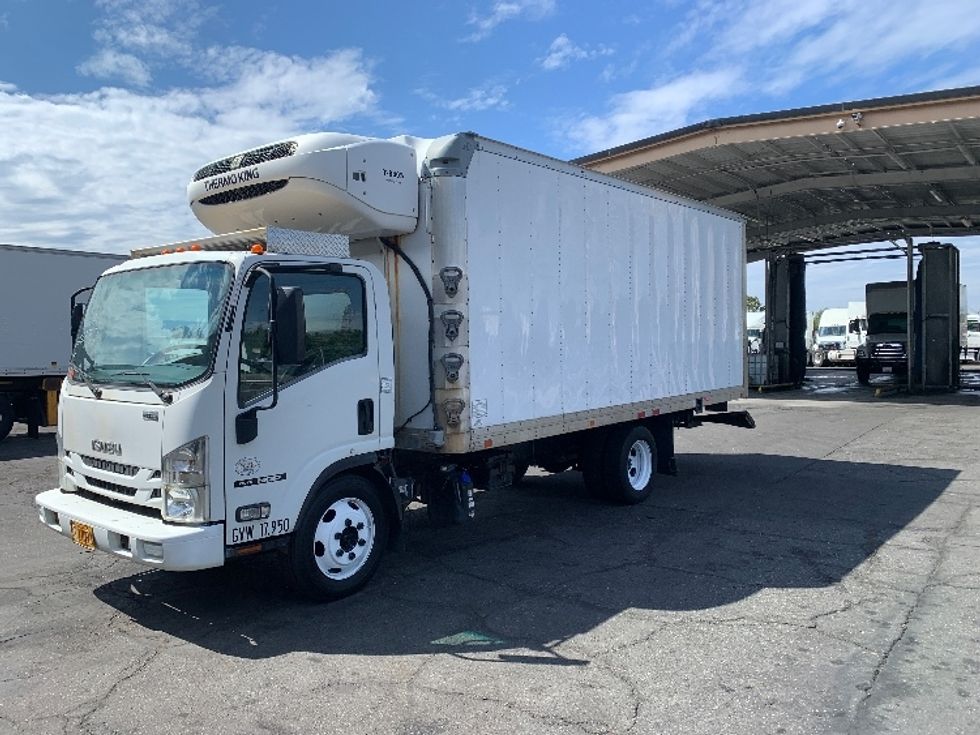2017 Isuzu NQR photo 3