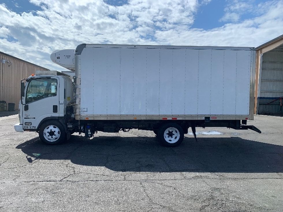 2017 Isuzu NQR photo 4