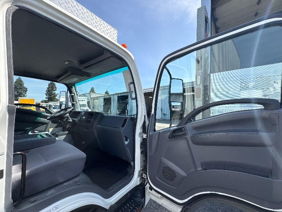 Refrigerated Truck-Light and Medium Duty Trucks-Isuzu-2017-NRR-West Sacramento-CA-211,877\n\t\tmiles-$ 41,500 - Image 18
