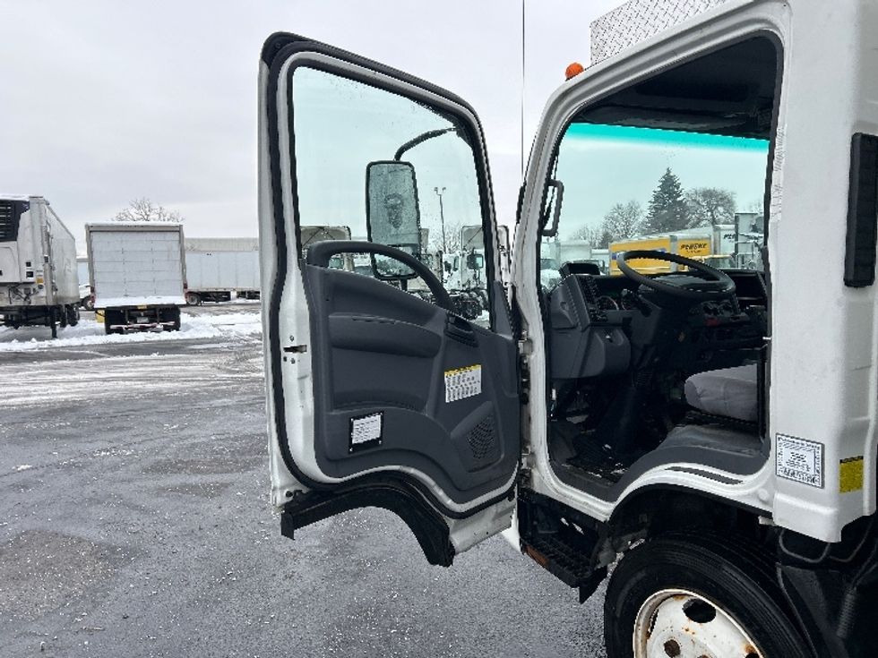 Refrigerated Truck-Light and Medium Duty Trucks-Isuzu-2018-NQR-Brooklyn Park-MN-46,759\n\t\tmiles-$ 55,000 - Image 15