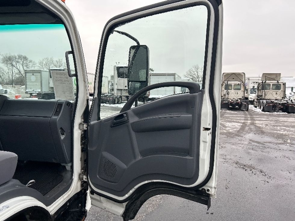 Refrigerated Truck-Light and Medium Duty Trucks-Isuzu-2018-NQR-Brooklyn Park-MN-46,759\n\t\tmiles-$ 55,000 - Image 17