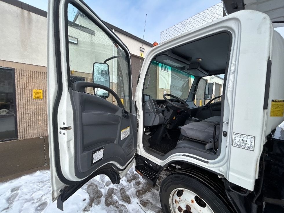 Refrigerated Truck-Light and Medium Duty Trucks-Isuzu-2018-NQR-Brooklyn Park-MN-78,202\n\t\tmiles-$ 52,250 - Image 16