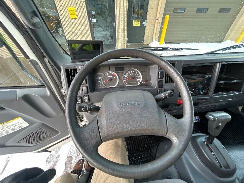 Refrigerated Truck-Light and Medium Duty Trucks-Isuzu-2018-NQR-Brooklyn Park-MN-78,202\n\t\tmiles-$ 52,250 - Image 18