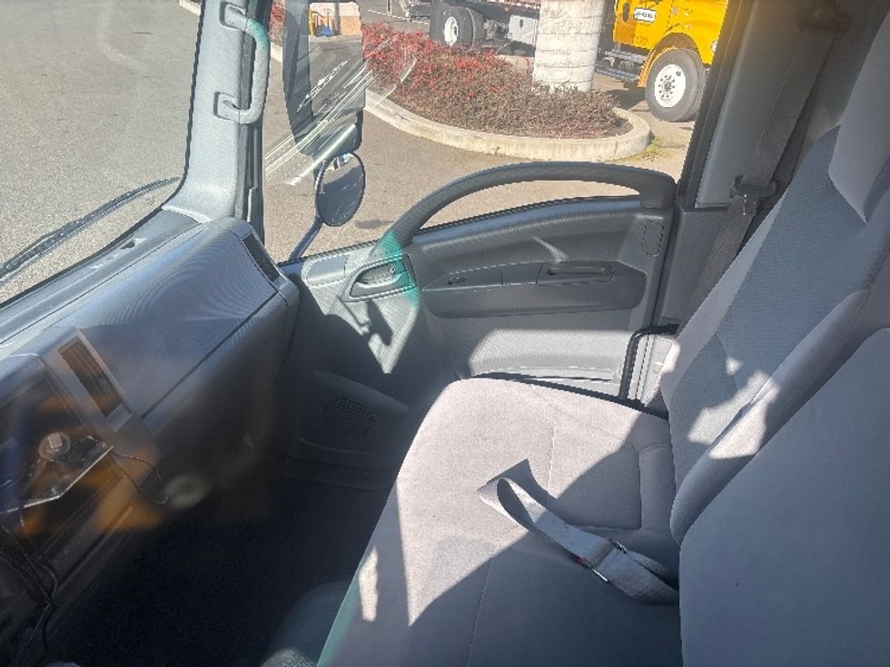 Refrigerated Truck-Light and Medium Duty Trucks-Isuzu-2018-NQR-Everett-WA-183,112\n\t\tmiles-$ 41,750 - Image 19