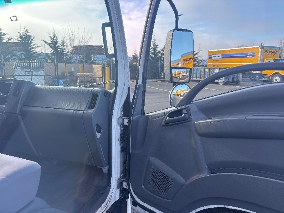 Refrigerated Truck-Light and Medium Duty Trucks-Isuzu-2018-NQR-Everett-WA-183,112\n\t\tmiles-$ 41,750 - Image 20
