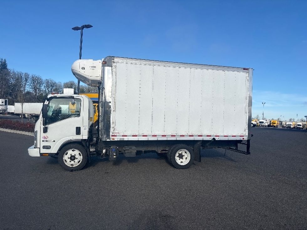 Refrigerated Truck-Light and Medium Duty Trucks-Isuzu-2018-NQR-Everett-WA-183,112\n\t\tmiles-$ 41,750 - Image 4