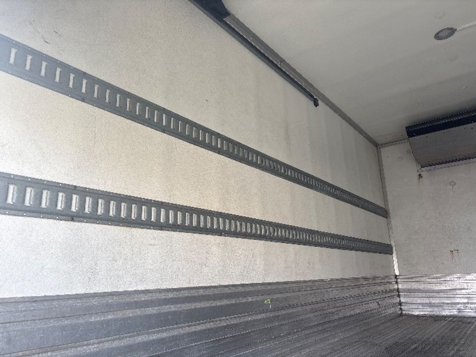 Refrigerated Truck-Light and Medium Duty Trucks-Isuzu-2018-NQR-Everett-WA-200,491\n\t\tmiles-$ 37,750 - Image 11