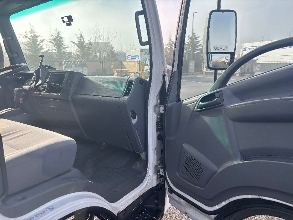 Refrigerated Truck-Light and Medium Duty Trucks-Isuzu-2018-NQR-Everett-WA-200,491\n\t\tmiles-$ 37,750 - Image 20