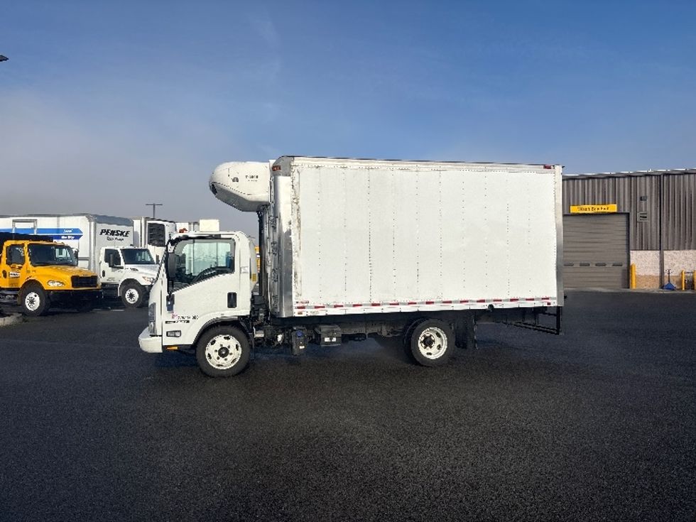 Refrigerated Truck-Light and Medium Duty Trucks-Isuzu-2018-NQR-Everett-WA-200,491\n\t\tmiles-$ 37,750 - Image 4