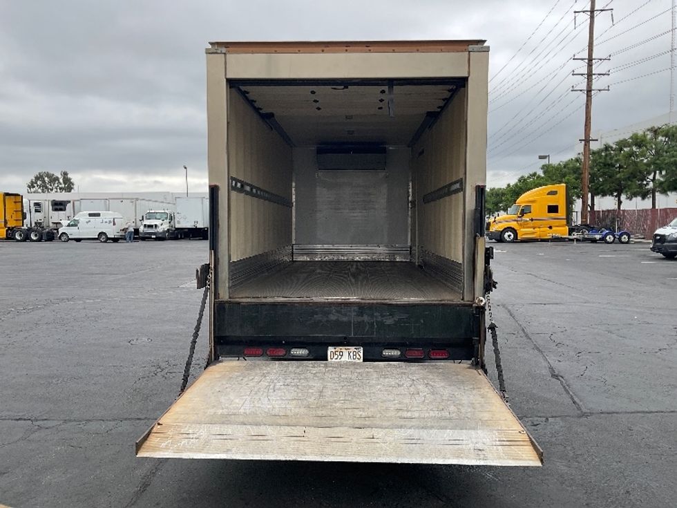Refrigerated Truck-Light and Medium Duty Trucks-Isuzu-2018-NQR-La Mirada-CA-91,230\n\t\tmiles-$ 52,500 - Image 9