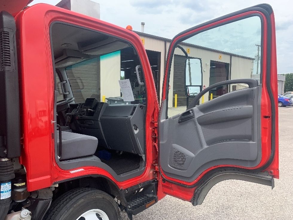 Refrigerated Truck-Light and Medium Duty Trucks-Isuzu-2018-NQR-Nashville (Mount Juliet)-TN-120,592\n\t\tmiles-$ 46,750 - Image 19