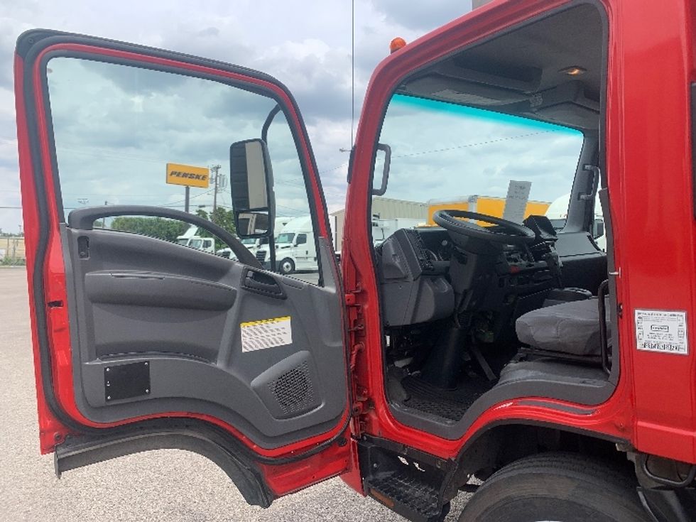 Refrigerated Truck-Light and Medium Duty Trucks-Isuzu-2018-NQR-Nashville (Mount Juliet)-TN-120,592\n\t\tmiles-$ 46,750 - Image 15