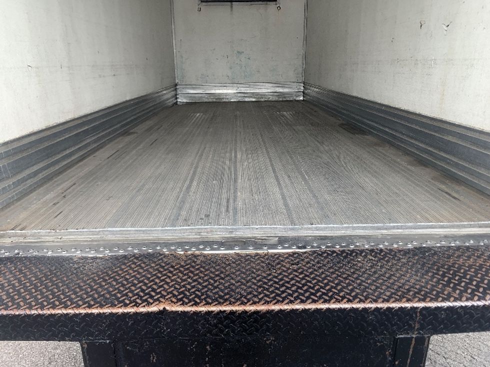 Refrigerated Truck-Light and Medium Duty Trucks-Isuzu-2018-NQR-Nashville (Mount Juliet)-TN-120,592\n\t\tmiles-$ 46,750 - Image 9