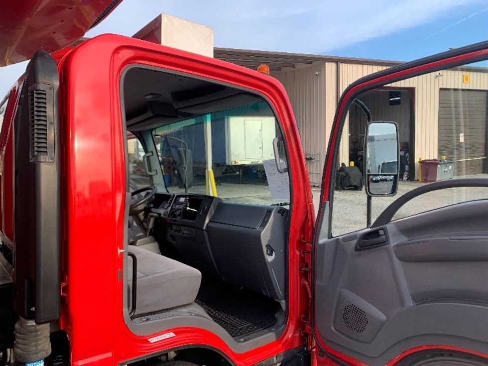 Refrigerated Truck-Light and Medium Duty Trucks-Isuzu-2018-NQR-Nashville (Mount Juliet)-TN-144,797\n\t\tmiles-$ 43,750 - Image 19