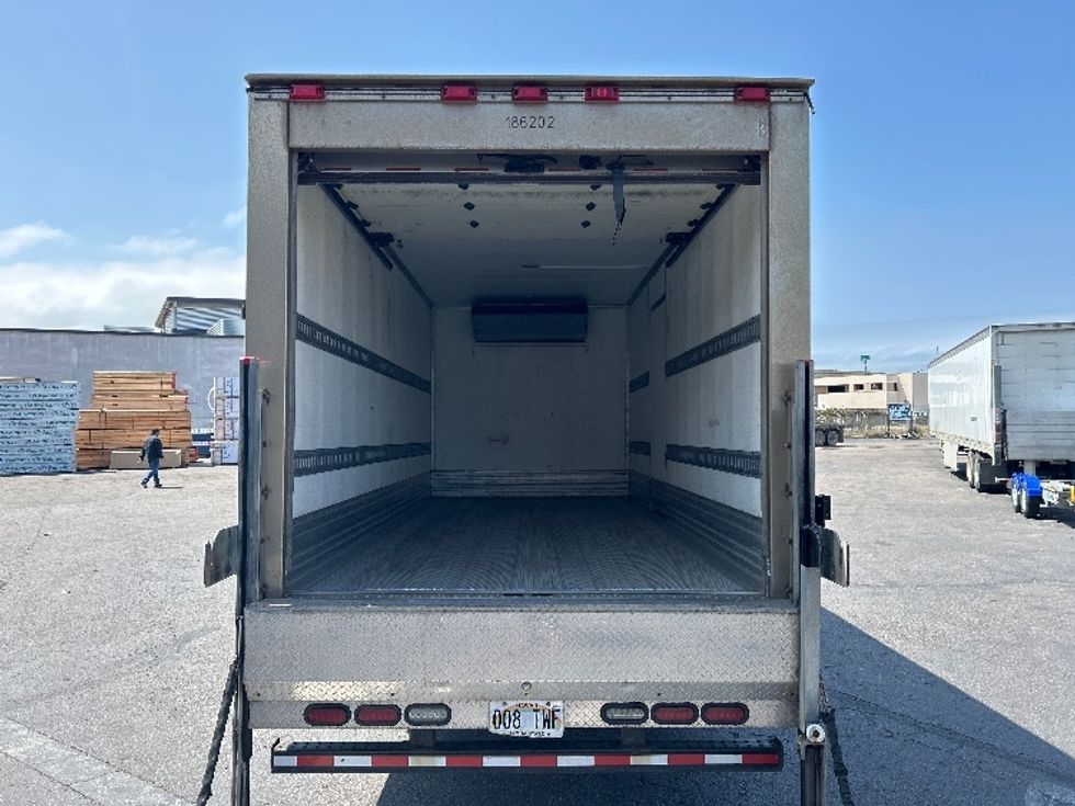 Refrigerated Truck-Light and Medium Duty Trucks-Isuzu-2018-NQR-National City-CA-78,324\n\t\tmiles-$ 54,750 - Image 8
