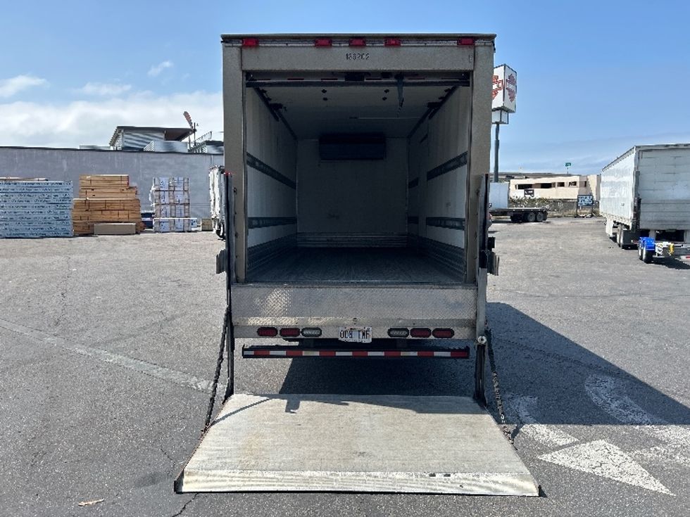 Refrigerated Truck-Light and Medium Duty Trucks-Isuzu-2018-NQR-National City-CA-78,324\n\t\tmiles-$ 54,750 - Image 9