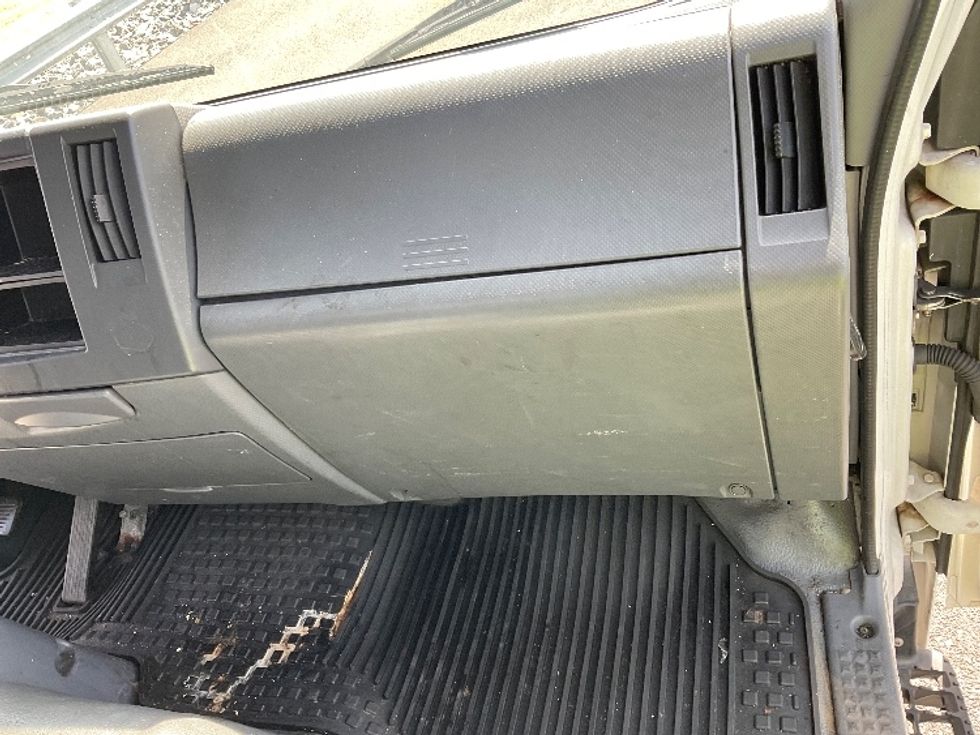 Refrigerated Truck-Light and Medium Duty Trucks-Isuzu-2018-NQR-Philadelphia-PA-169,299\n\t\tmiles-$ 30,000 - Image 21