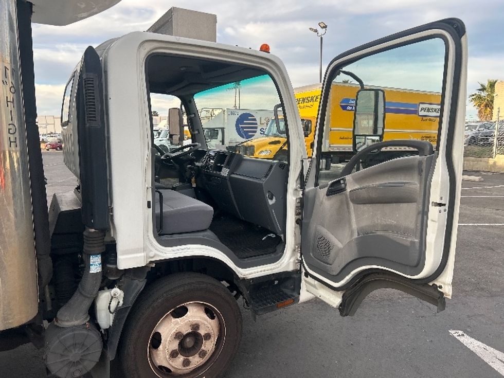 Refrigerated Truck-Light and Medium Duty Trucks-Isuzu-2018-NQR-Torrance-CA-113,200\n\t\tmiles-$ 48,500 - Image 20