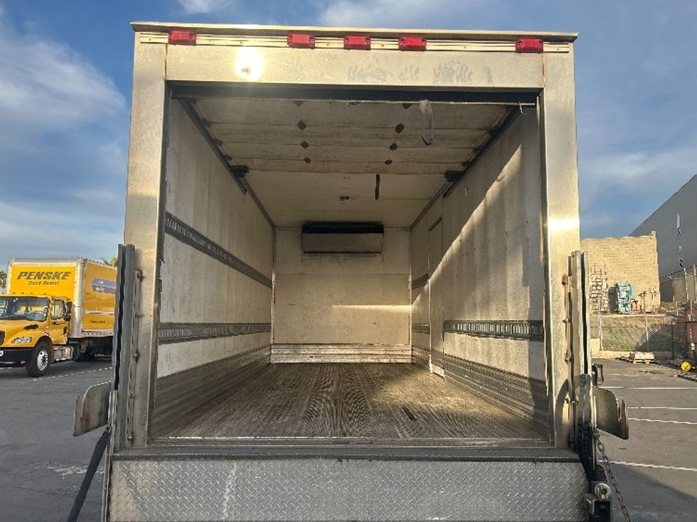 Refrigerated Truck-Light and Medium Duty Trucks-Isuzu-2018-NQR-Torrance-CA-113,200\n\t\tmiles-$ 48,500 - Image 8