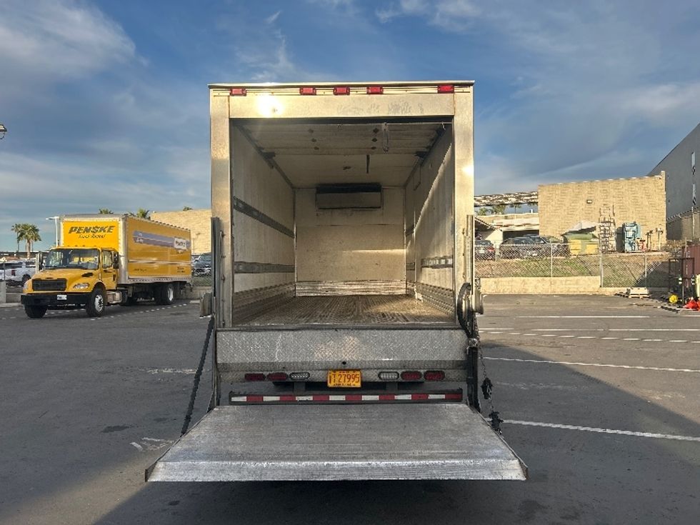 Refrigerated Truck-Light and Medium Duty Trucks-Isuzu-2018-NQR-Torrance-CA-113,200\n\t\tmiles-$ 48,500 - Image 9