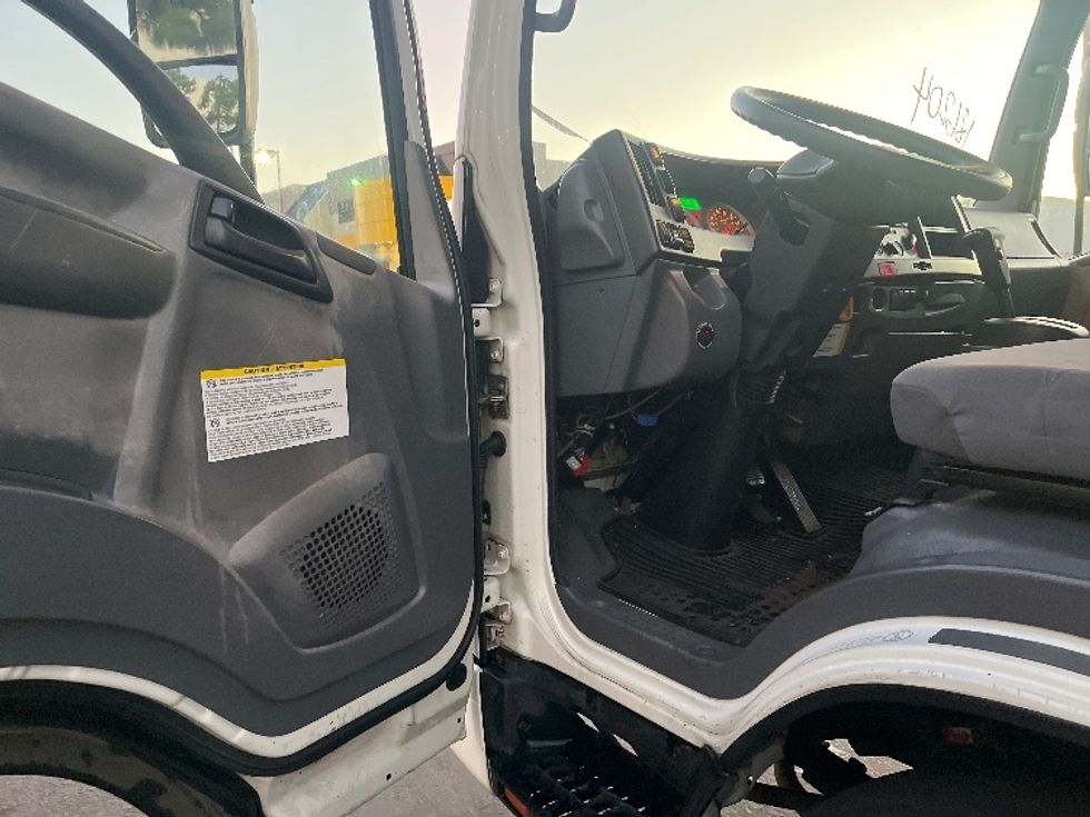 Refrigerated Truck-Light and Medium Duty Trucks-Isuzu-2018-NQR-Torrance-CA-91,001\n\t\tmiles-$ 51,500 - Image 16