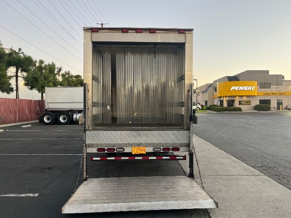 Refrigerated Truck-Light and Medium Duty Trucks-Isuzu-2018-NQR-Torrance-CA-91,001\n\t\tmiles-$ 51,500 - Image 8