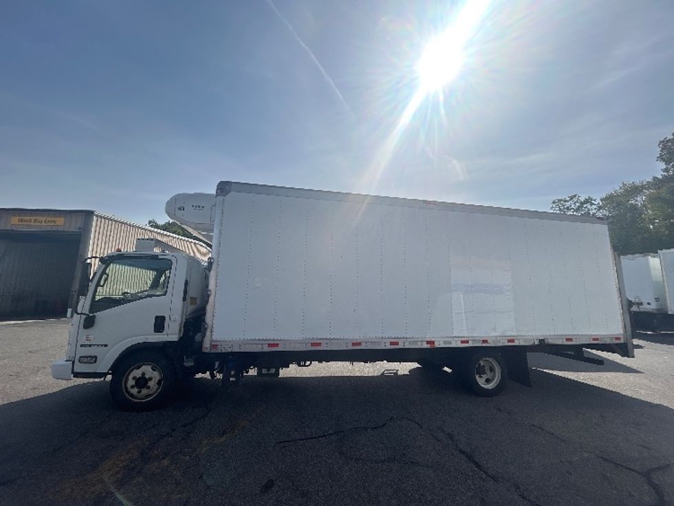 Refrigerated Truck-Light and Medium Duty Trucks-Isuzu-2018-NRR-Braintree-MA-190,229\n\t\tmiles-$ 36,750 - Image 4
