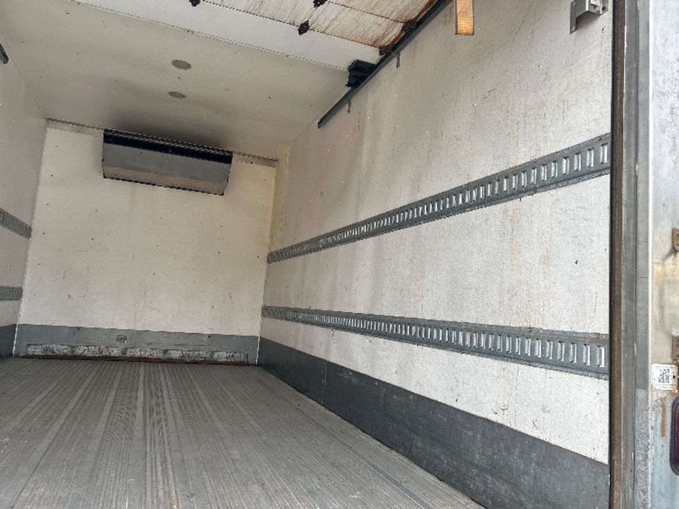 Refrigerated Truck-Light and Medium Duty Trucks-Isuzu-2018-NRR-Burnaby-BC-171,031\n\t\tkm-$ 64,500 - Image 11