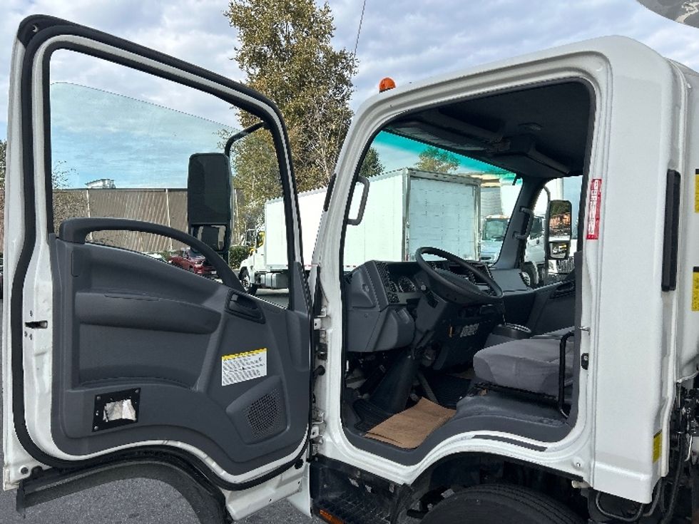 Refrigerated Truck-Light and Medium Duty Trucks-Isuzu-2018-NRR-Burnaby-BC-171,031\n\t\tkm-$ 64,500 - Image 14