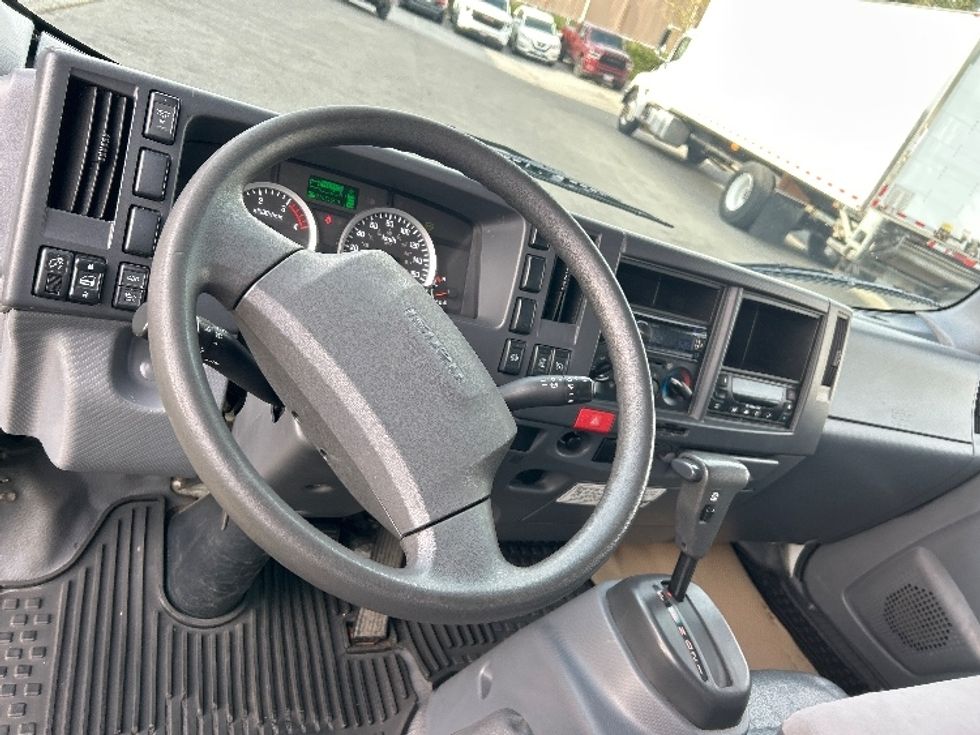 Refrigerated Truck-Light and Medium Duty Trucks-Isuzu-2018-NRR-Burnaby-BC-171,031\n\t\tkm-$ 64,500 - Image 15