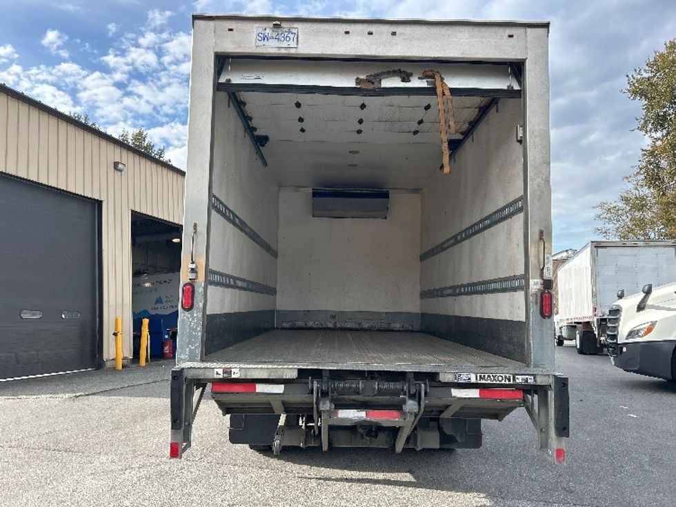 Refrigerated Truck-Light and Medium Duty Trucks-Isuzu-2018-NRR-Burnaby-BC-171,031\n\t\tkm-$ 64,500 - Image 7