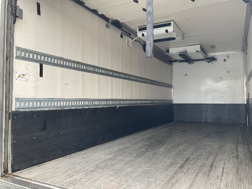 Refrigerated Truck-Light and Medium Duty Trucks-Isuzu-2018-NRR-Kent-WA-139,262\n\t\tmiles-$ 47,000 - Image 11