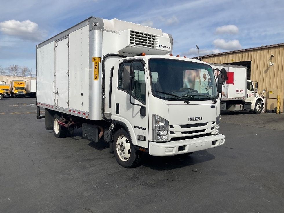 Refrigerated Truck-Light and Medium Duty Trucks-Isuzu-2018-NRR-Kent-WA-87,673\n\t\tmiles-$ 52,000 - Image 1