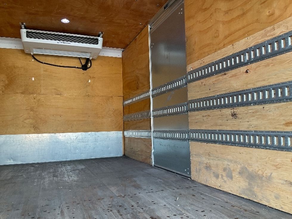 Refrigerated Truck-Light and Medium Duty Trucks-Isuzu-2018-NRR-Kent-WA-87,673\n\t\tmiles-$ 52,000 - Image 12