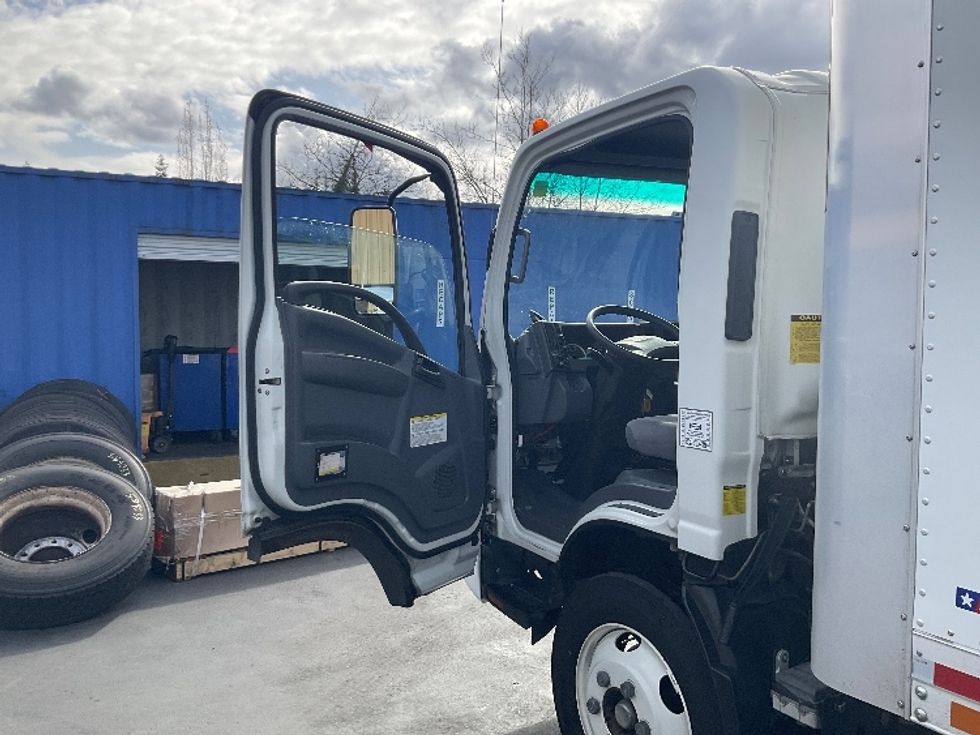 Refrigerated Truck-Light and Medium Duty Trucks-Isuzu-2018-NRR-Kent-WA-87,673\n\t\tmiles-$ 52,000 - Image 16