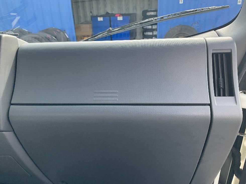 Refrigerated Truck-Light and Medium Duty Trucks-Isuzu-2018-NRR-Kent-WA-87,673\n\t\tmiles-$ 52,000 - Image 21