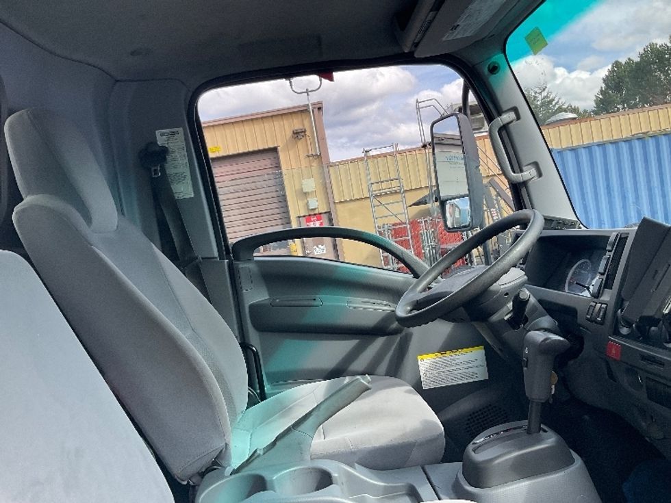 Refrigerated Truck-Light and Medium Duty Trucks-Isuzu-2018-NRR-Kent-WA-87,673\n\t\tmiles-$ 52,000 - Image 22