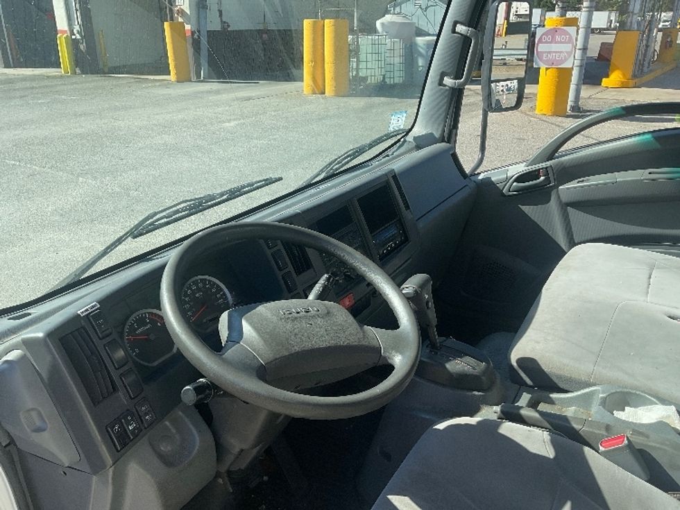 Refrigerated Truck-Light and Medium Duty Trucks-Isuzu-2018-NRR-Londonderry-NH-185,750\n\t\tmiles-$ 37,750 - Image 17