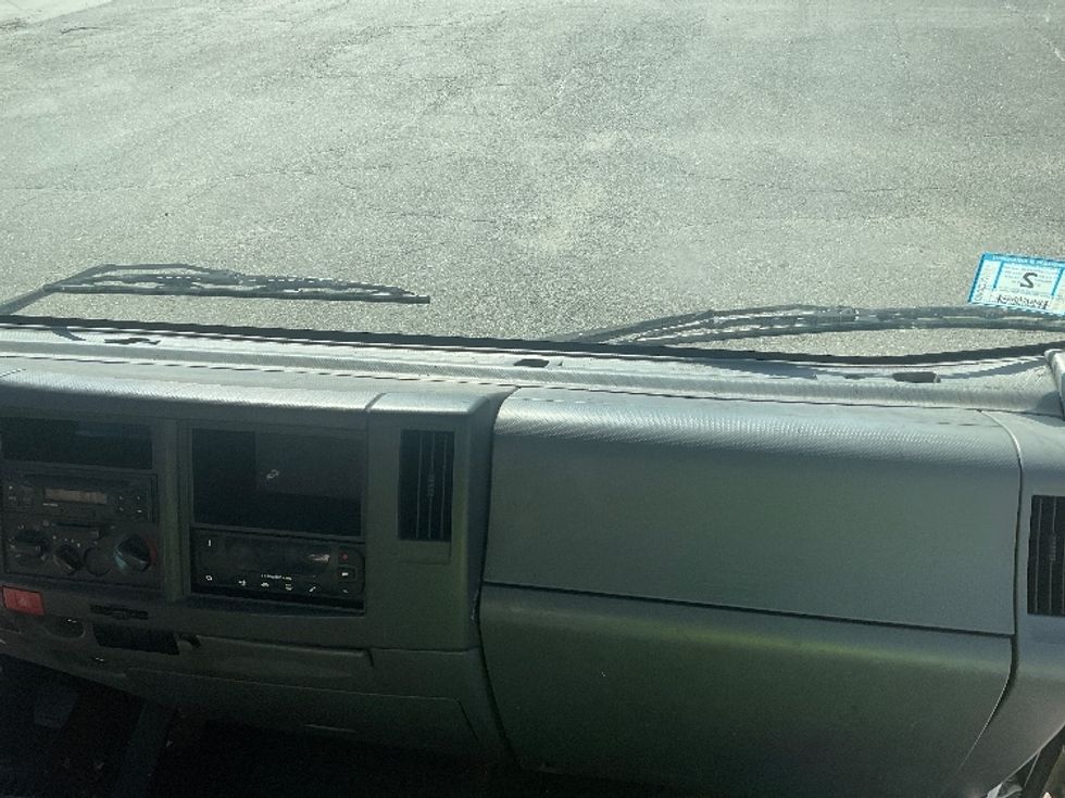 Refrigerated Truck-Light and Medium Duty Trucks-Isuzu-2018-NRR-Londonderry-NH-185,750\n\t\tmiles-$ 37,750 - Image 21